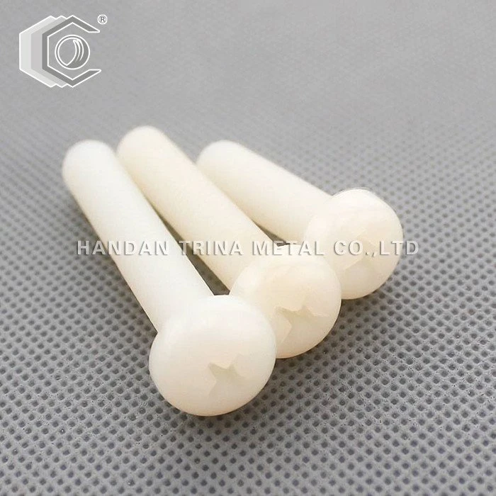 DIN7985 plastist nailonist pannkruvi